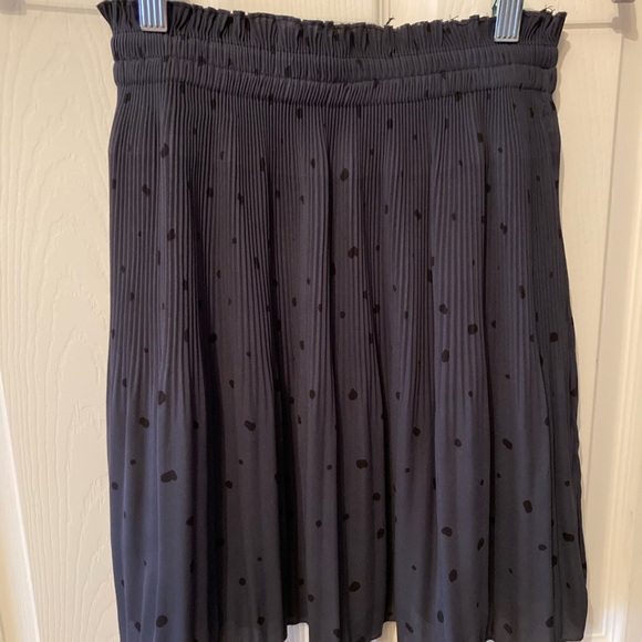 YAYA Dresses & Skirts - YAYA flowy mini skirt